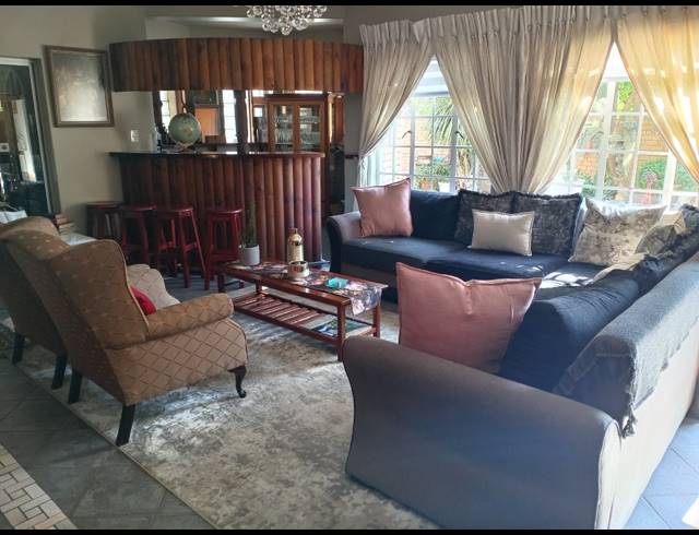 7 BEDROOM HOUSE FOR SALE IN NOORDRAND